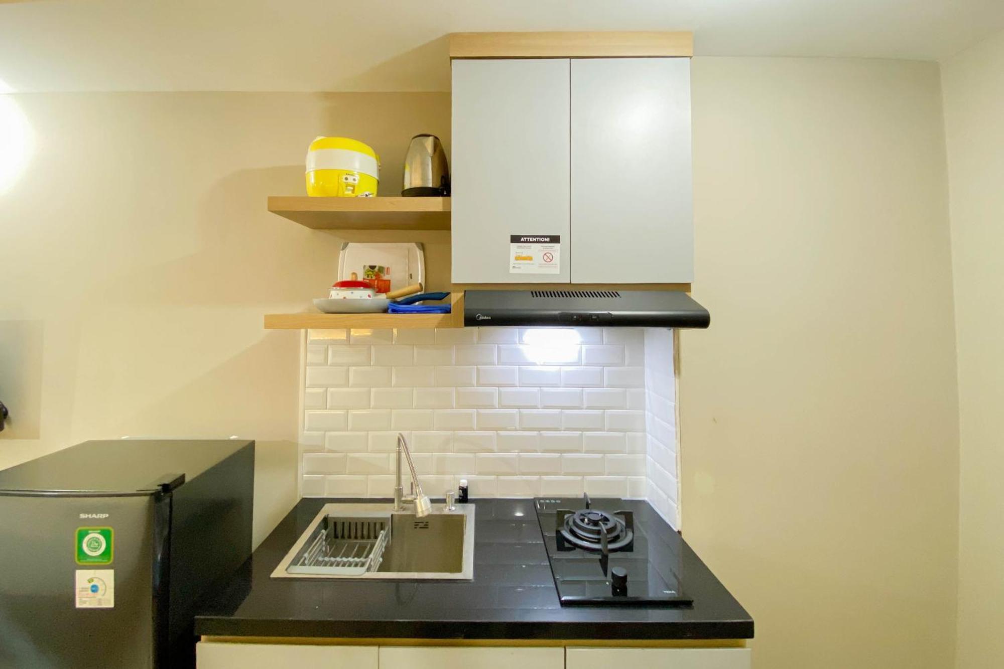 Homey And Well Furnished Gateway Park Lrt By Travelio Bekasi