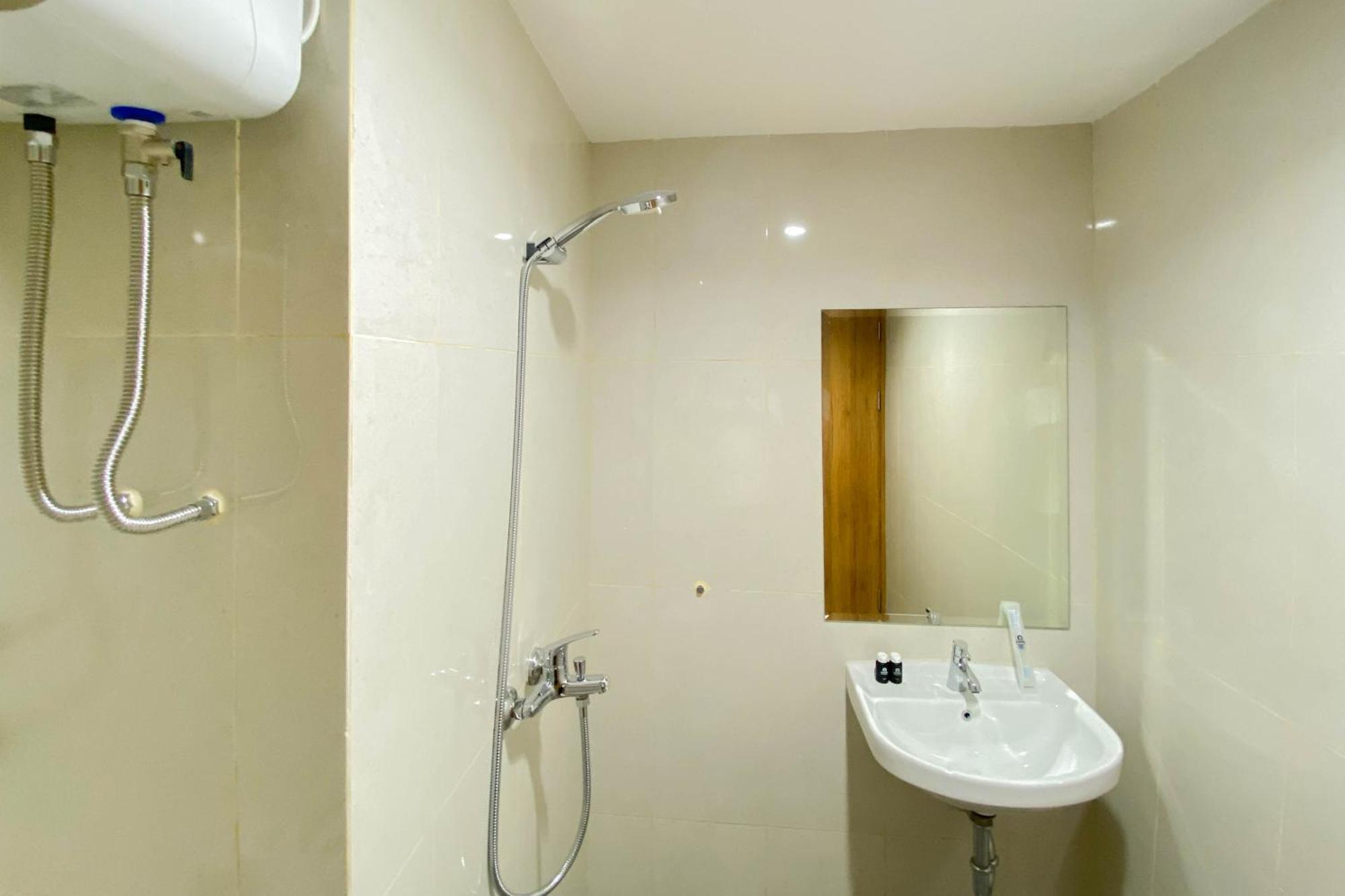 Homey And Well Furnished Gateway Park Lrt By Travelio * Bekasi